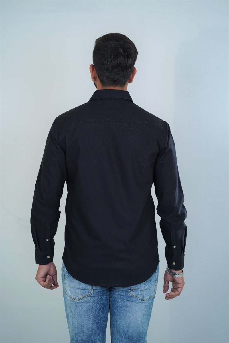Huginn and Muninn Men Black Solid Dual Patch Pocket Full Sleeve Shirt